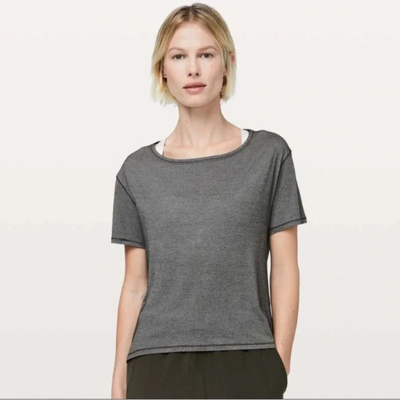 Lululemon Fall In Place Short Sleeve Gray Size Medium - Picture 3 of 6